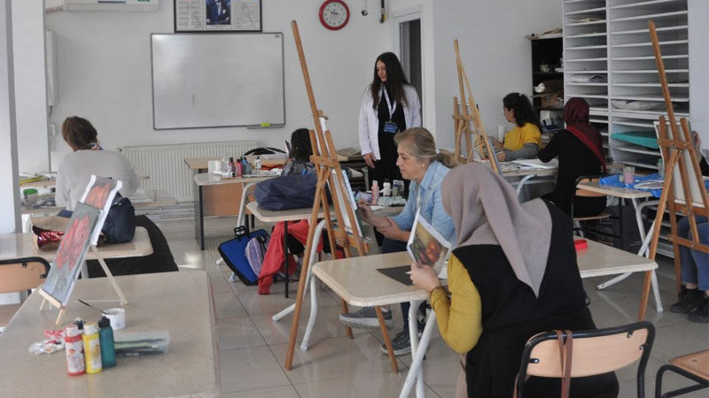 Bursa Büyükşehir Belediyesi Bursa Kent Akademisi, sanatla buluşmak isteyen vatandaşlara