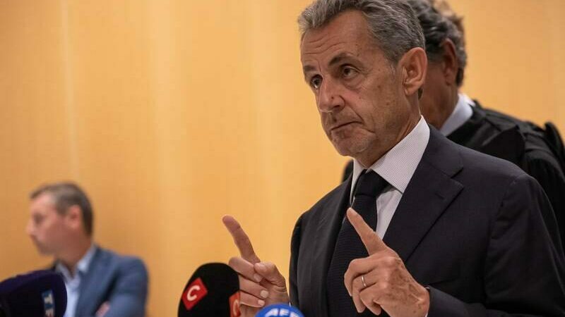 Fransa'da Yargıtay, eski Cumhurbaşkanı Nicolas Sarkozy'nin yolsuzluktan mahkum edildiği ‘telekulak’