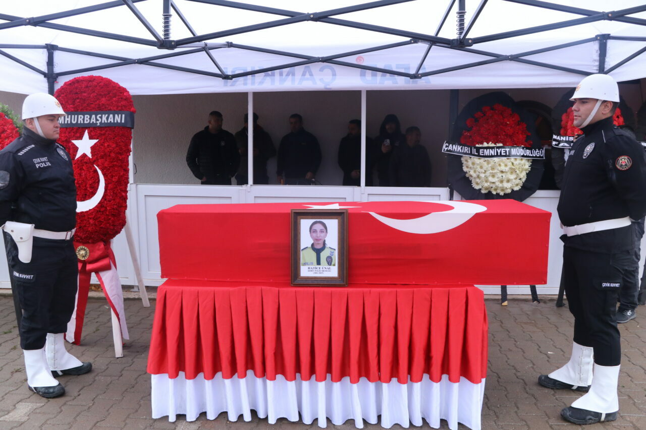 Şehit polise son görev Şehit polise son görev