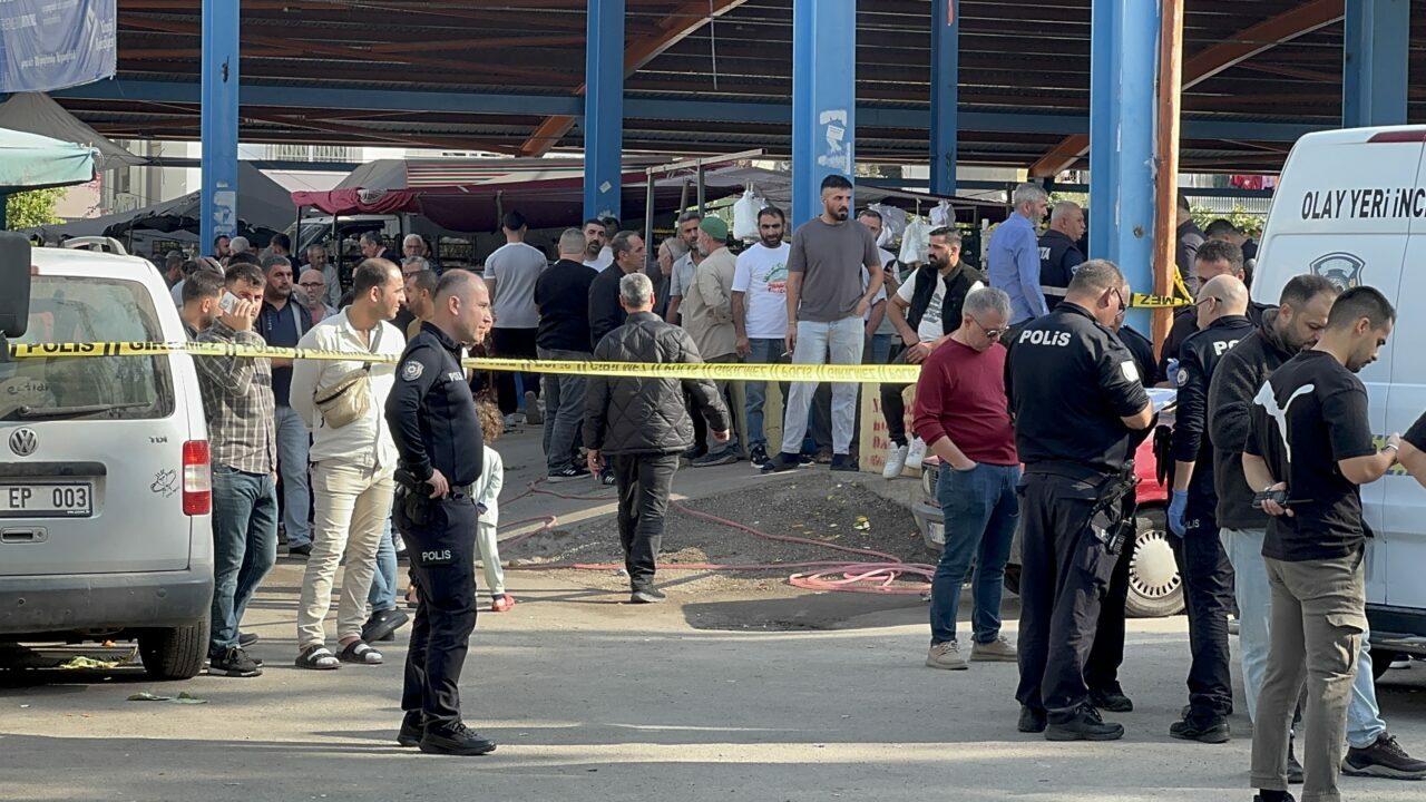 Silahlı saldırı: 2 kişi öldü, 5 kişi yaralandı Silahlı saldırı: 2 kişi öldü, 5 kişi yaralandı