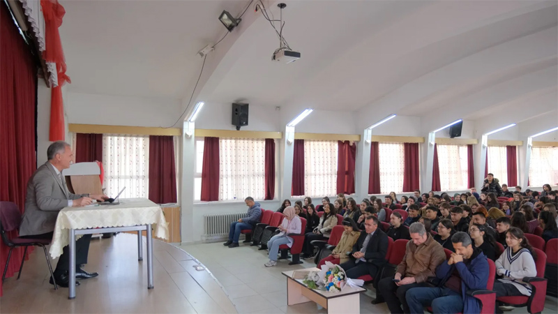 Başkan Alper Taban, gençlerle buluştu Başkan Alper Taban, gençlerle buluştu