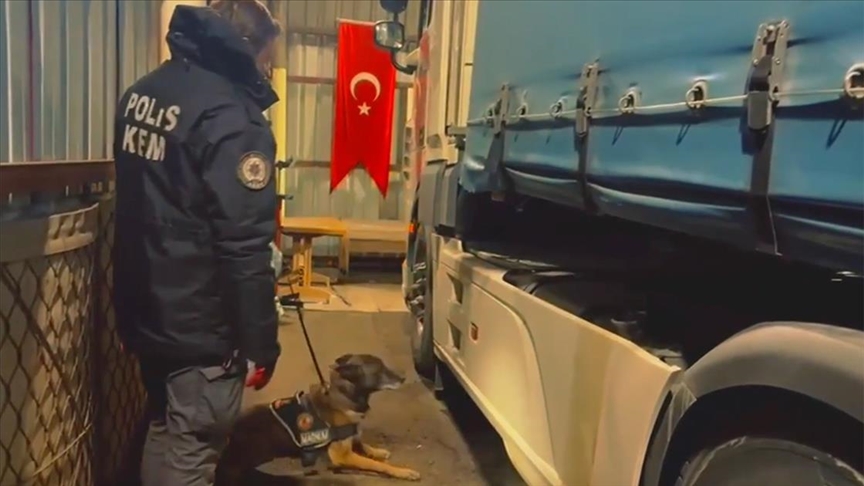 İki ilde uyuşturucuya darbe