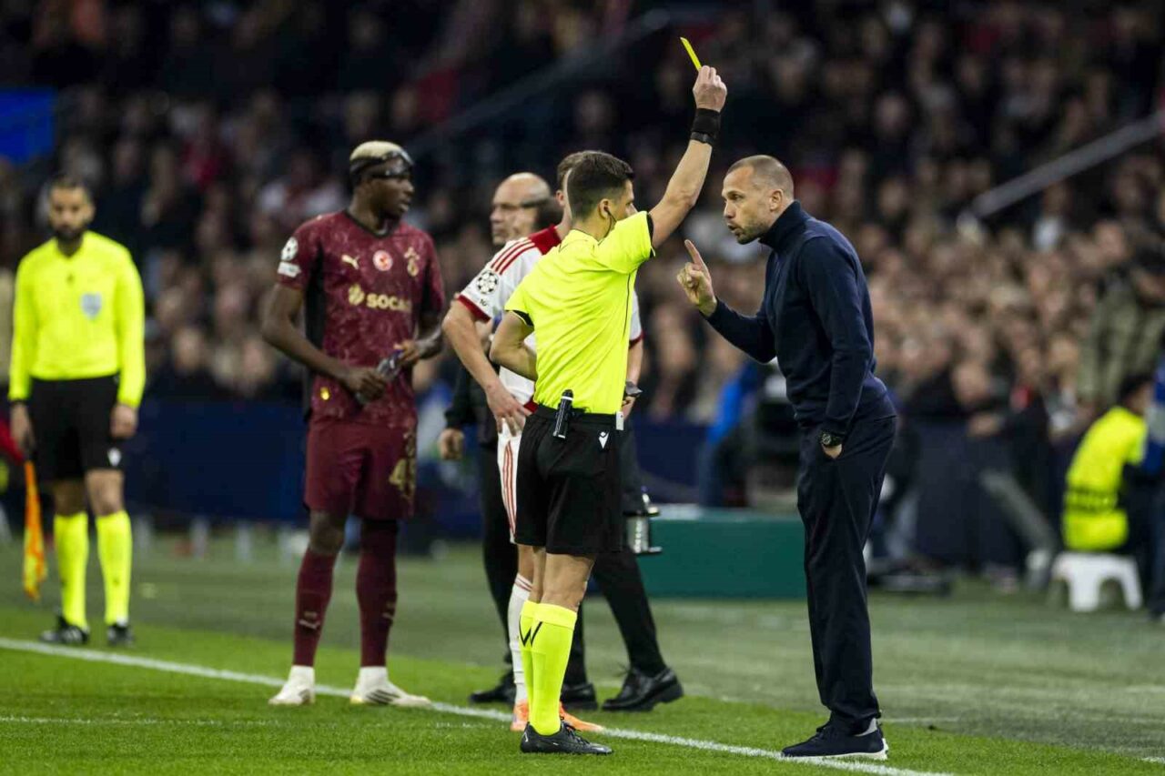 Galatasaray yenilgisi sonrası Ajax’tan Heitinga kararı Galatasaray yenilgisi sonrası Ajax’tan Heitinga kararı