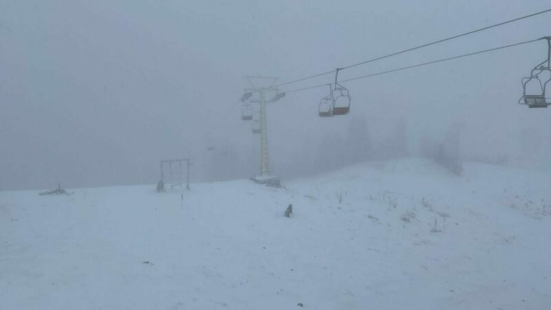 Türkiye'nin önemli kayak ve kış turizm merkezlerinden Uludağ'da kar yağışı