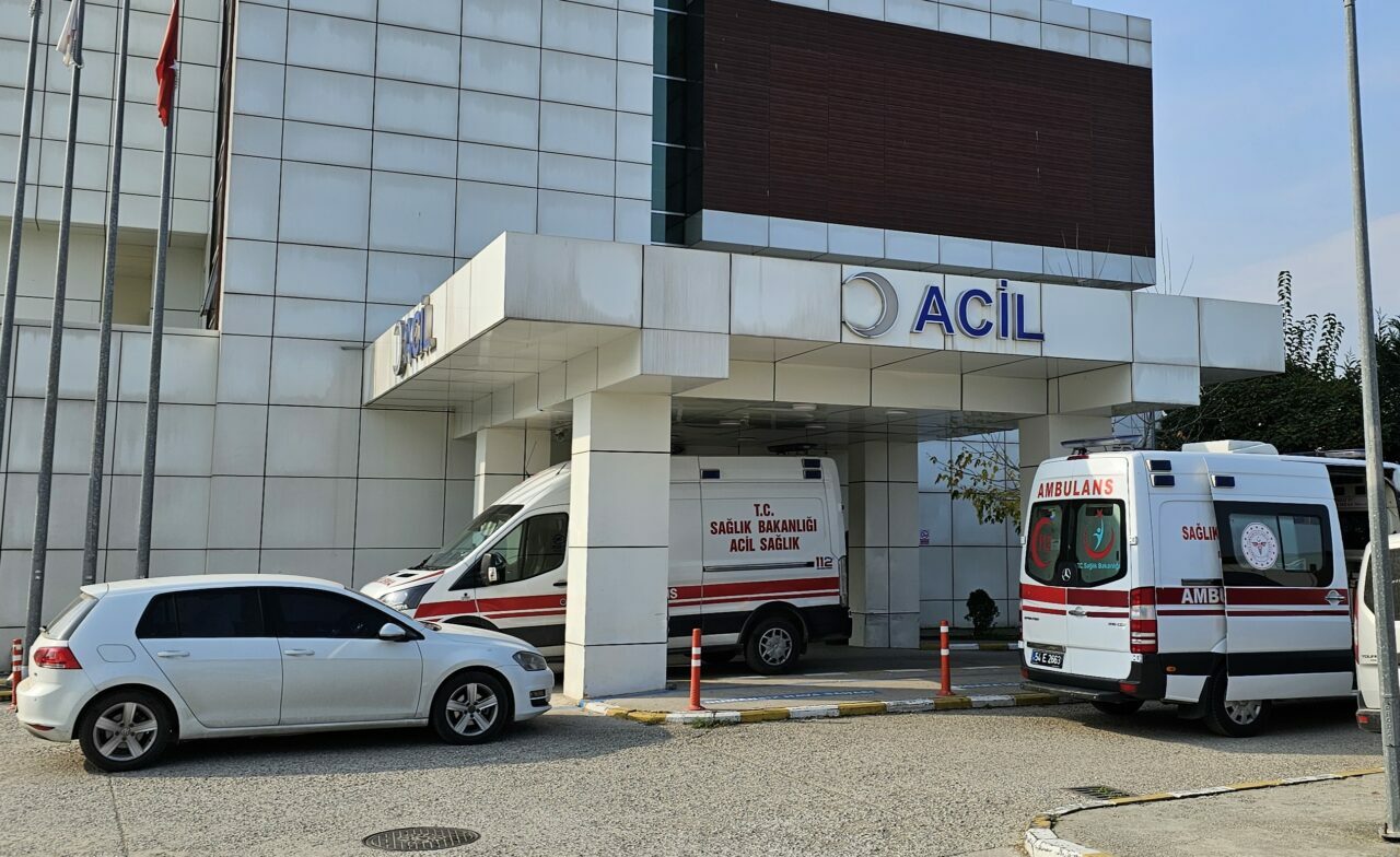 Villada fenalaşan yabancı uyruklu 2 kişi hastanede öldü