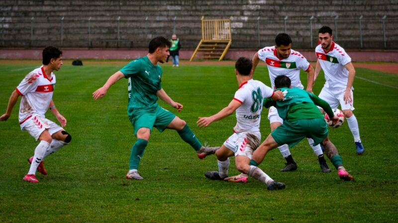 Bursaspor'un Pilot Takımı Bursa Nilüfer, 11. hafta karşılaşmasında Yalova FK