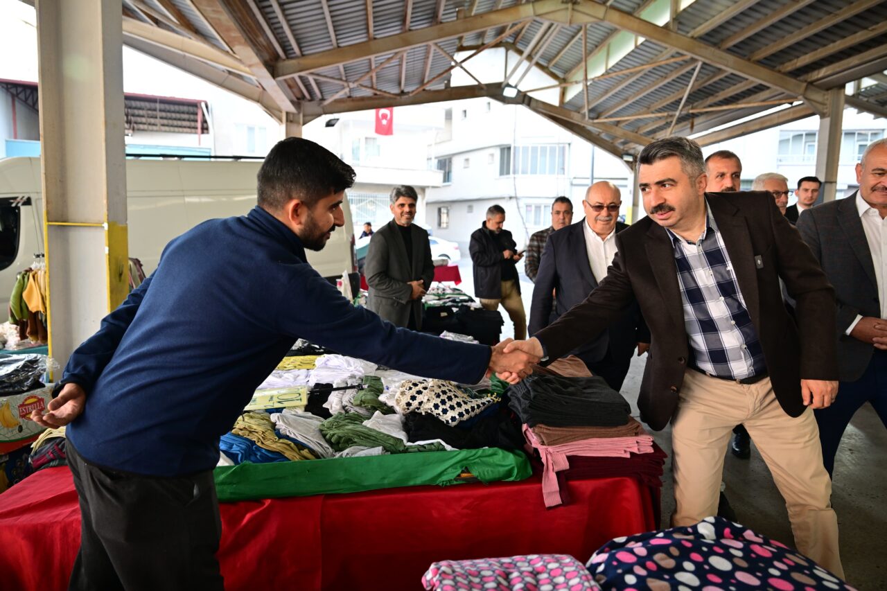 Yıldırım Belediye Başkanı Yılmaz, pazar esnafı ile buluştu