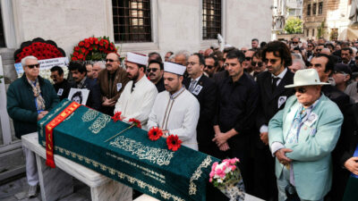 Yeşilçam’ın usta oyuncusu Engin Çağlar son yolcuğuna uğurlandı