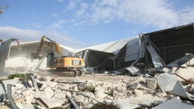 Bursa’nın 3 mahallesindeki kaçak fabrikalara yıkım