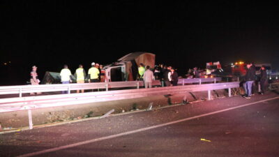 Zincirleme trafik kazası: 4 kişi öldü, 13 kişi yaralandı