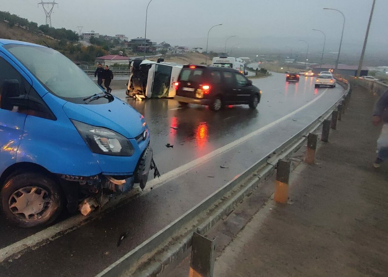 Zincirleme trafik kazası: 9 araç birbirine girdi