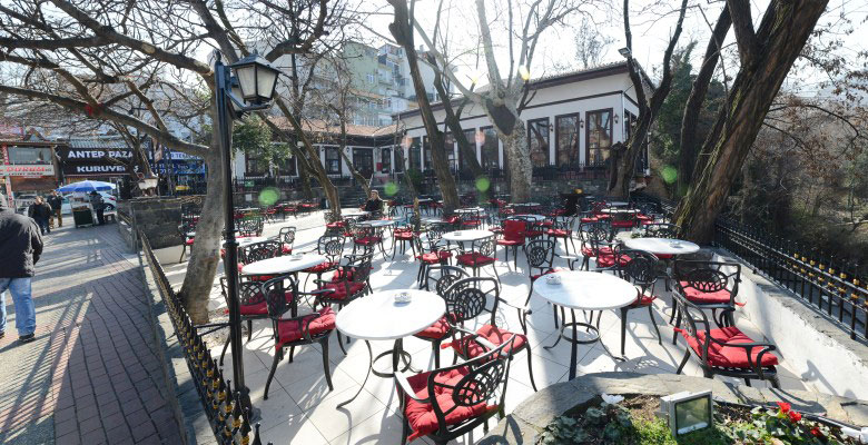 Bursa’nın tarihi mekanı pilavcı oldu Başkan Bozbey isyan etti; ‘Biz talibiz’