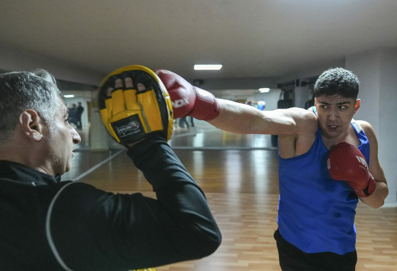 16 yaşında Avrupa şampiyonu olan milli boksörün gözü yükseklerde