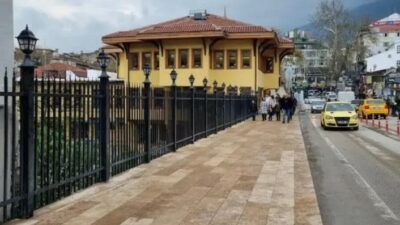 Bursa’da yenilenen Setbaşı Köprüsü’nün yaya yolunu beğendiniz mi?