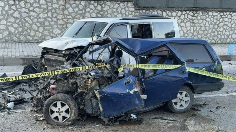 3 aracın karıştığı kazada 2 ölü