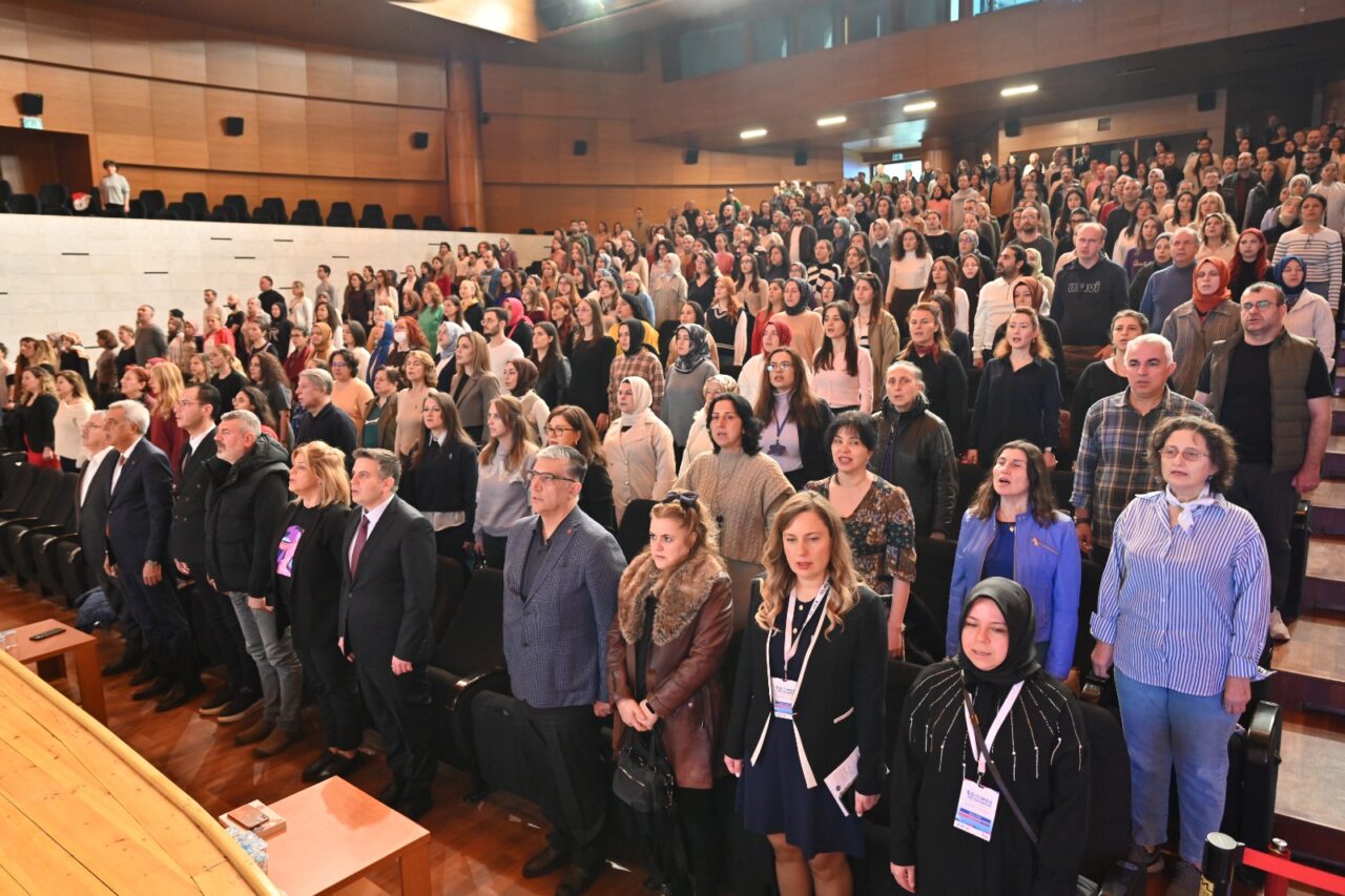 Bursa’da yüzlerce öğretmen katıldı: “Eğitimde yeni yaklaşımlar”