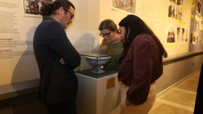 Bursa’da göçmenlerin yolculuğu ‘Kimlik’le sergilendi