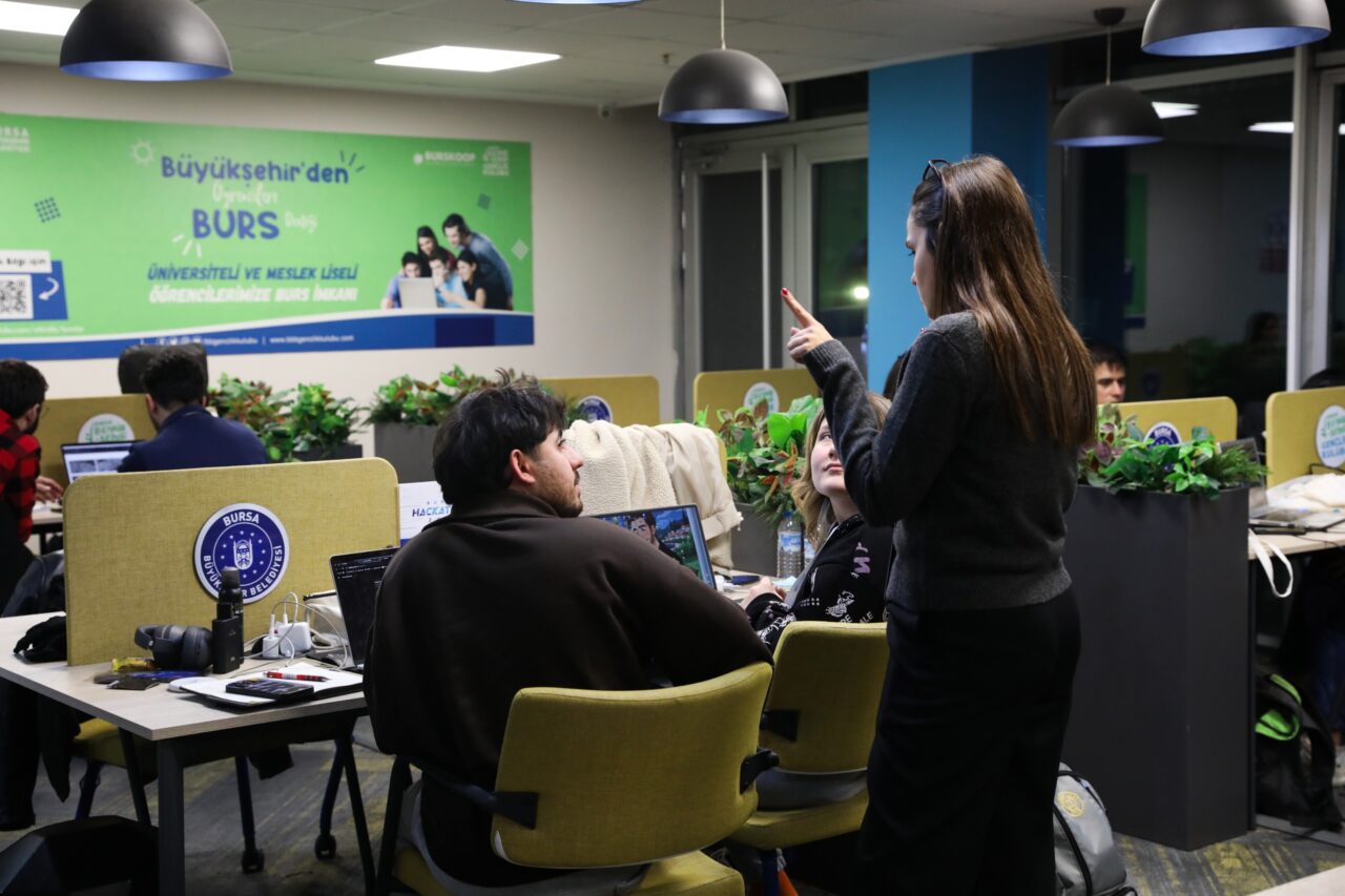 Bursa’nın yeni akıllı bulvarı için gençler yarıştı!