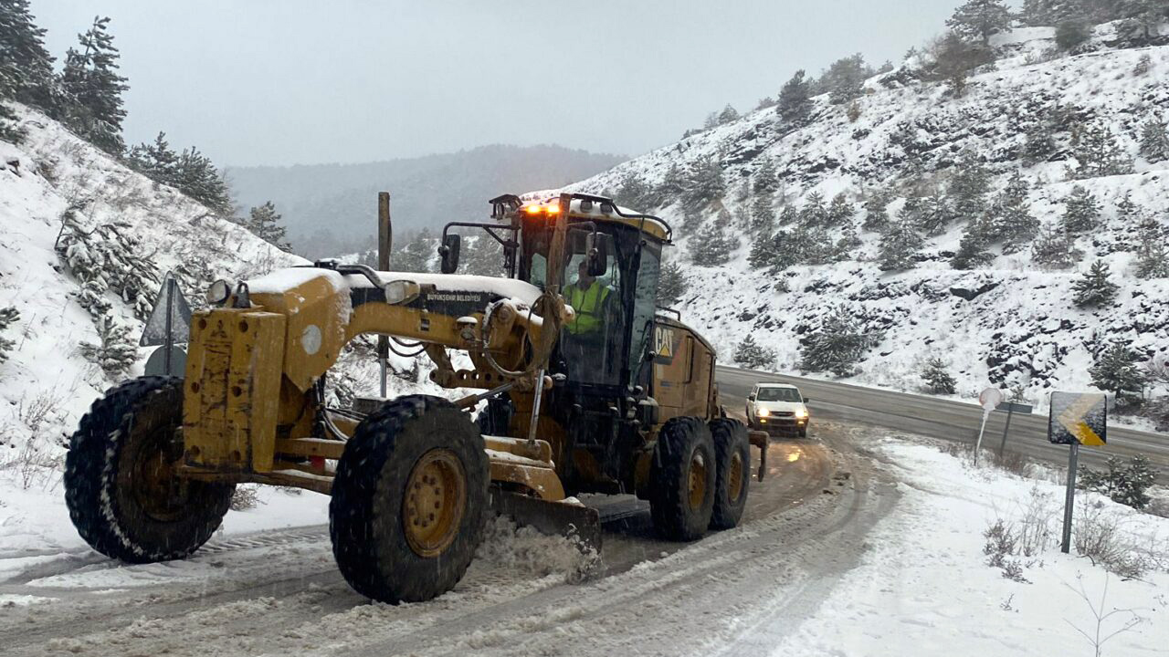 Bursa’da karla mücadelede yoğun mesai Bursa’da karla mücadelede yoğun mesai