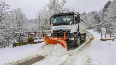Bursa Büyükşehir’den yeni yıl öncesi karla mücadelede tam mesai