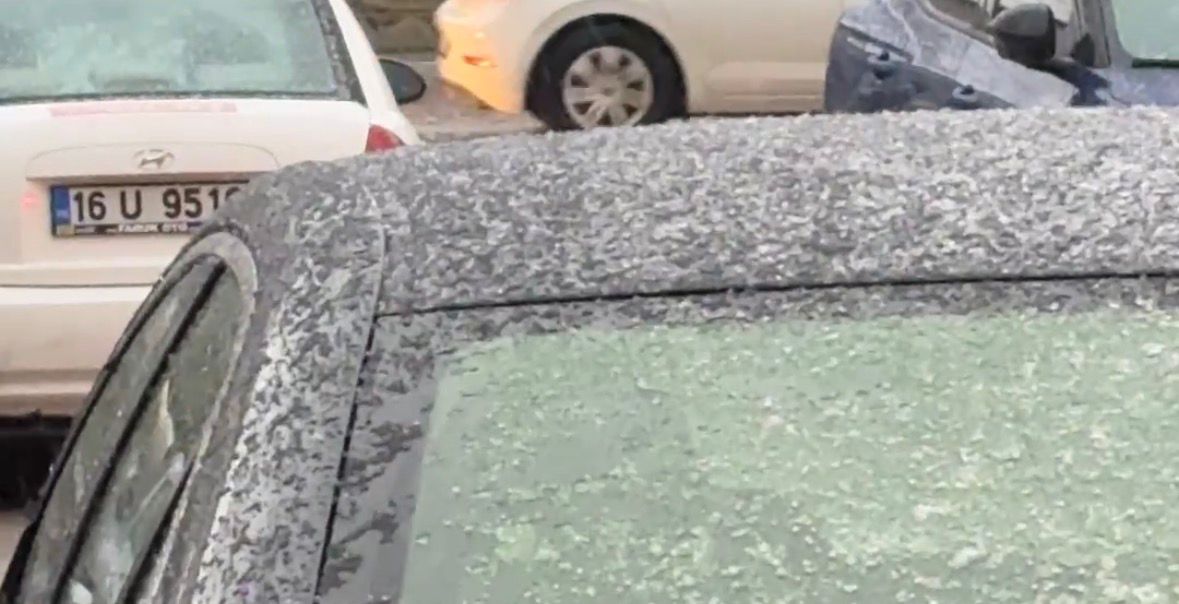 Bursa’nın merkezine yılın ilk karı düştü