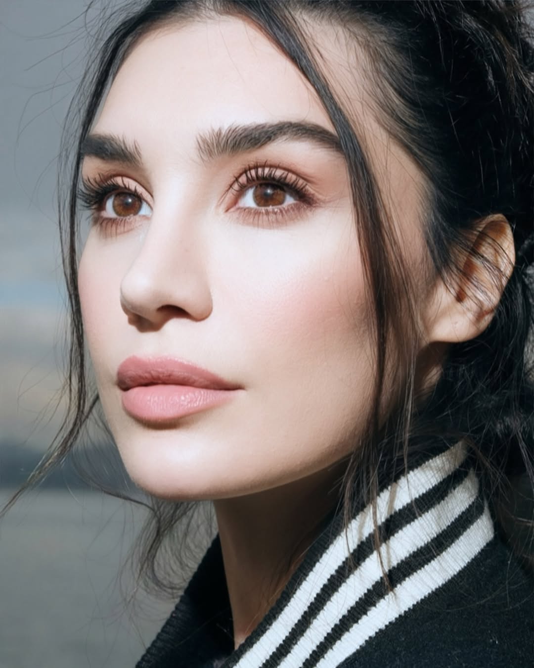 Burcu Kıratlı cesur pozlarıyla nefes kesti! Burcu Kıratlı cesur pozlarıyla nefes kesti!