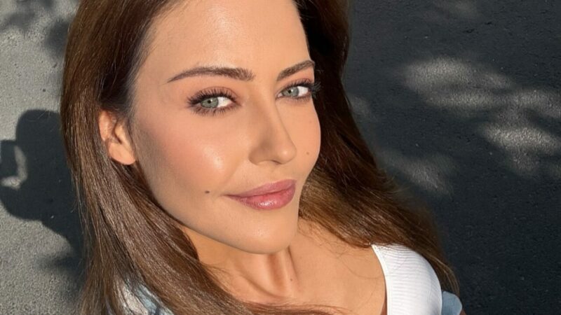 Ünlü oyuncu tesettüre girdi! Sosyal medyayı salladı…