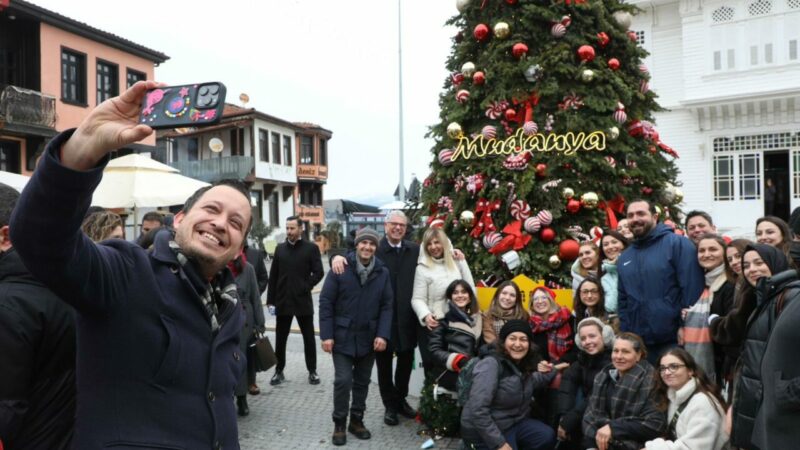 Yoğun bir yılı geride bırakan Mudanya Belediyesi ailesi, Başkan Deniz