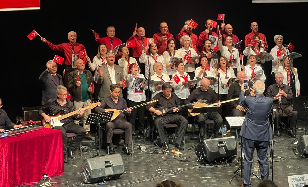 Nilüfer Sevgi Korosu’ndan anlamlı konser