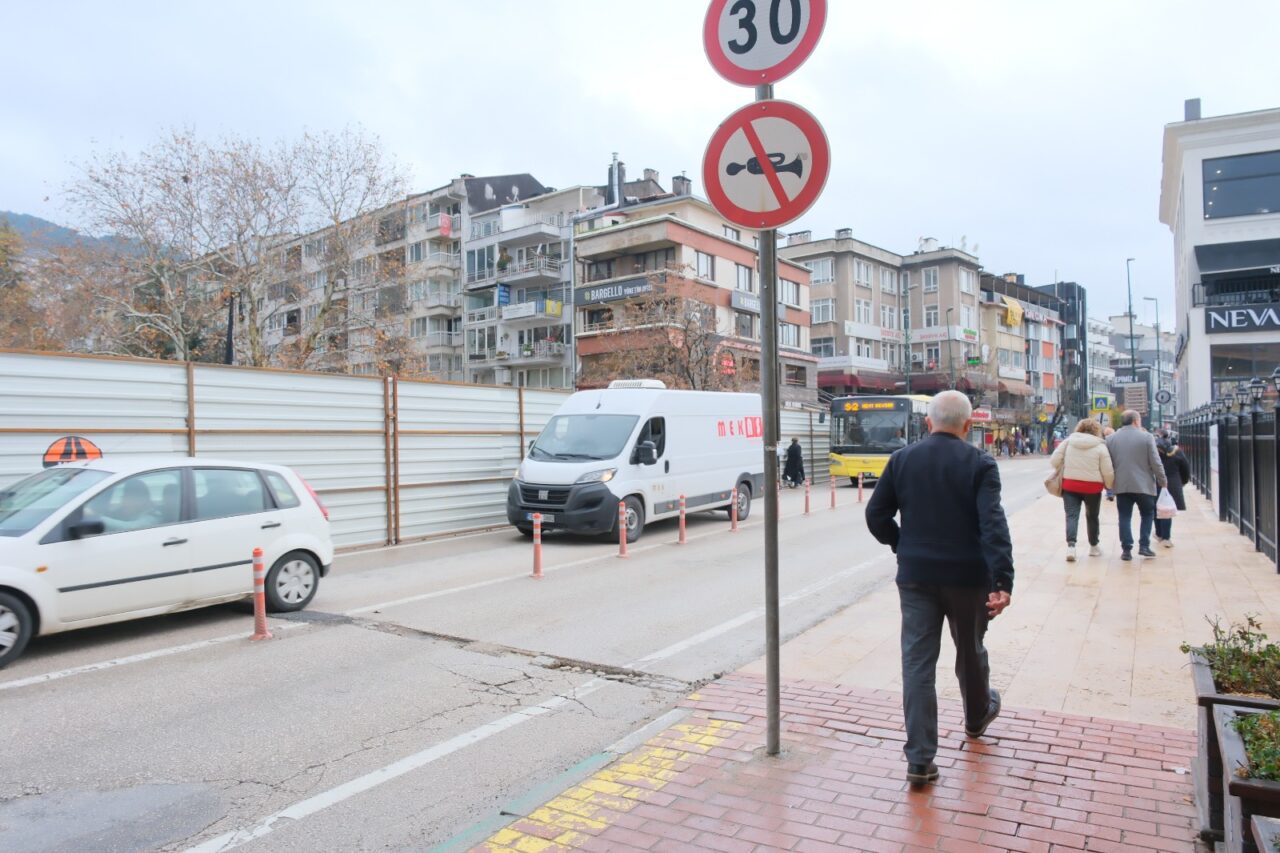 Mimarlar Odası’ndan Setbaşı Köprüsü’ndeki düzenlemeye sert tepki Mimarlar Odası’ndan Setbaşı Köprüsü’ndeki düzenlemeye sert tepki