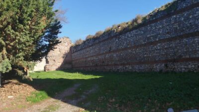 Papa geldi İznik’te surlar içindeki özel mülk değere bindi! Bakın kaç liraya satışa çıktı?
