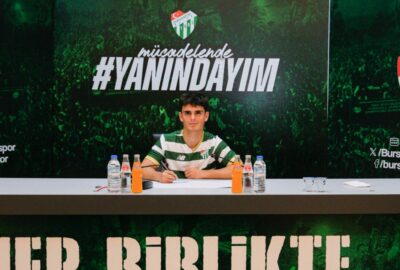 Bursaspor’da bir genç futbolcu daha profesyonel oldu 