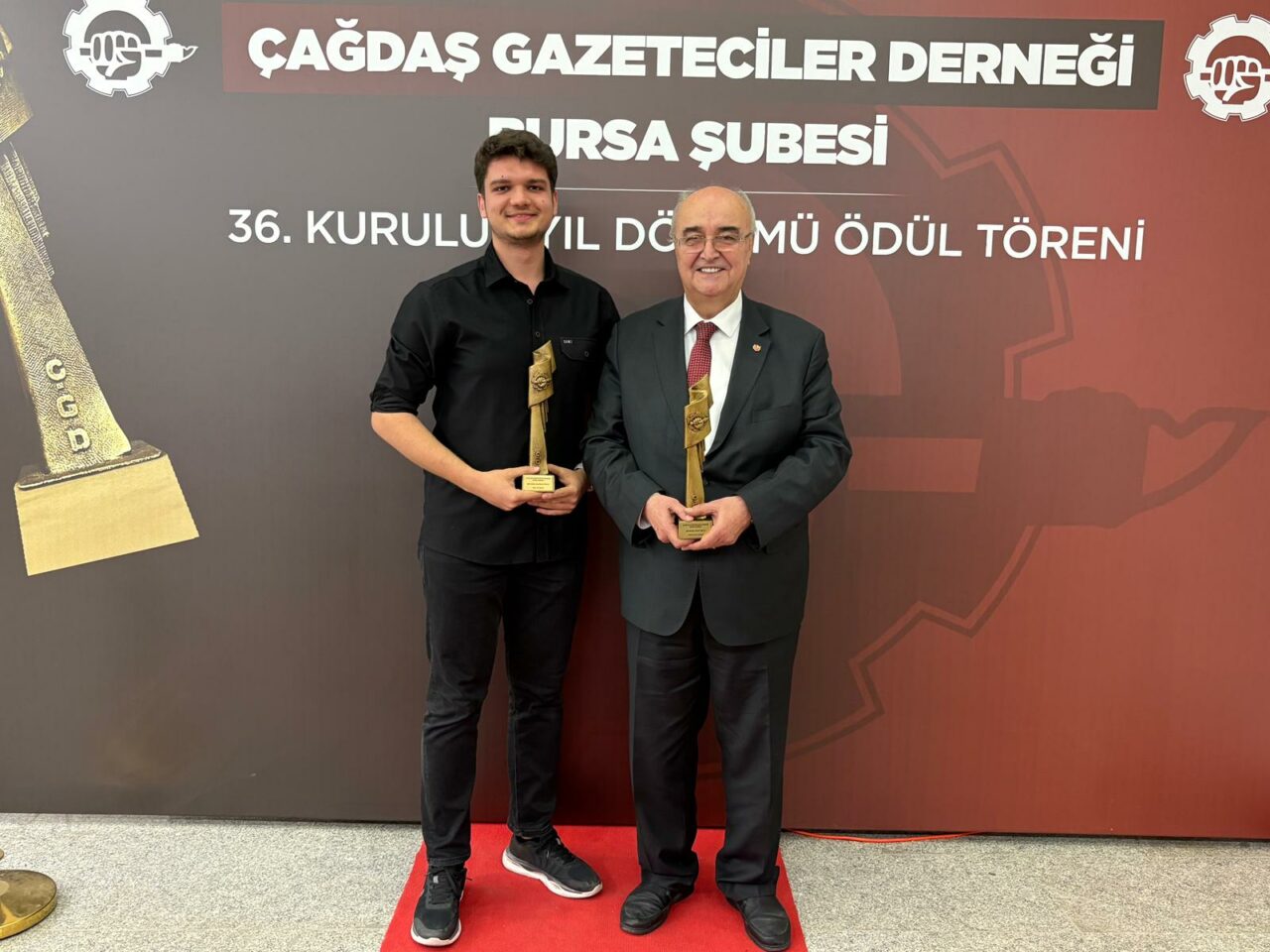 ÇGD’den OLAY’a iki ödül ÇGD’den OLAY’a iki ödül