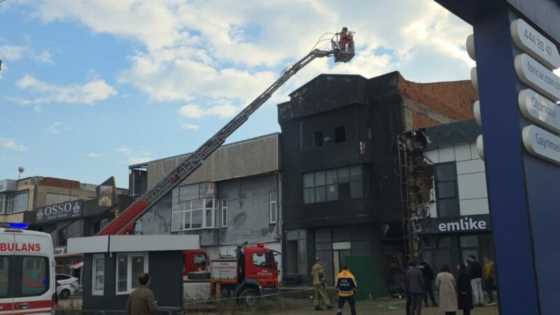 Bursa’da trafoda patlama! Bursa’nın İnegöl ilçesindeki bir trafoda meydana gelen patlama hasara neden