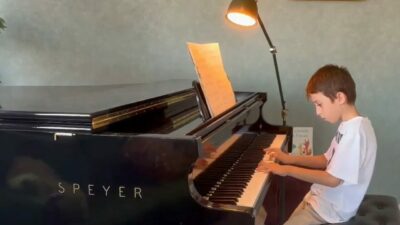 Bursa Gökkuşağı Koleji öğrencisi Alp Varlık’tan piyanoda uluslararası birincilik