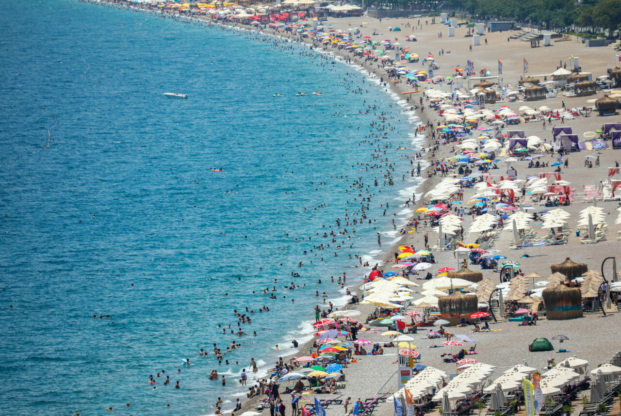 Antalya turizminden 17,5 milyar dolarlık katkı