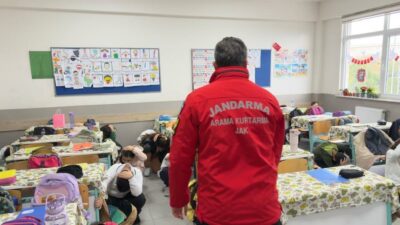 Bursa’da JAK’tan öğrencilere deprem eğitimi