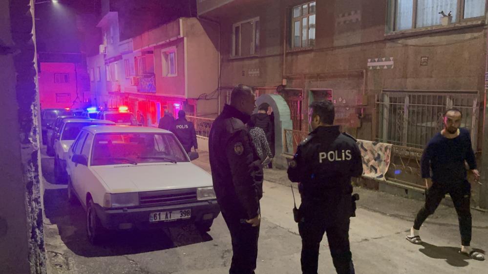 Bursa’da cephanelik gibi ev! Arama sırasında polise saldırdılar Bursa’da cephanelik gibi ev! Arama sırasında polise saldırdılar