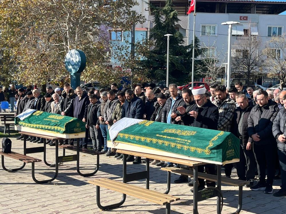 Bursa’daki dehşet evi; Baba kız yan yana toprağa verildi