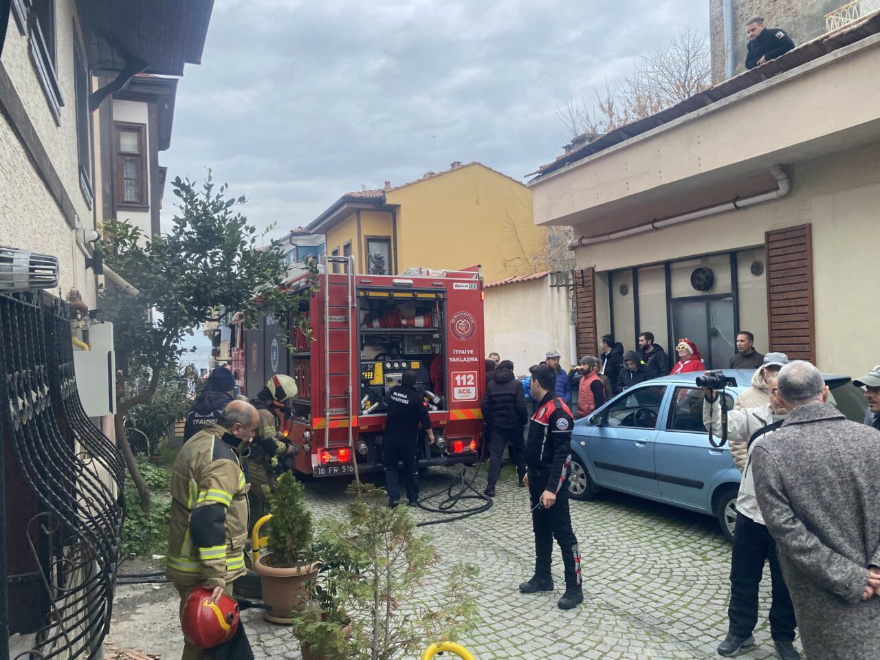 Bursa’da korkutan yangın! Son anda kurtarıldılar… Bursa’da korkutan yangın! Son anda kurtarıldılar…