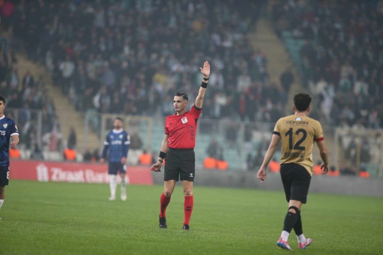 Bursaspor-Ankara Demir maçının hakemi belli oldu Bursaspor-Ankara Demir maçının hakemi belli oldu
