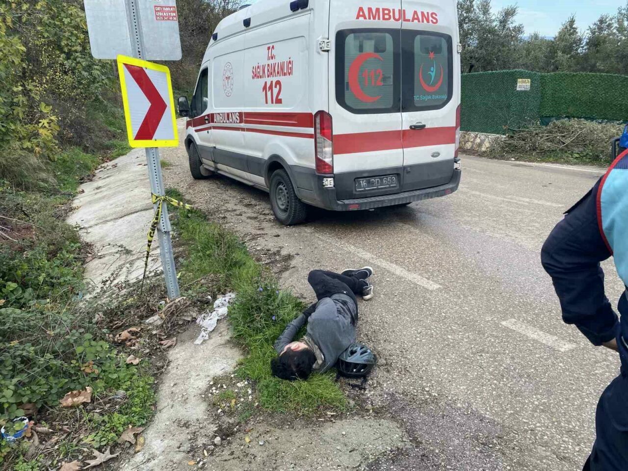 Bursa’da bisikletli sürücü ölümden döndü Bursa’da bisikletli sürücü ölümden döndü