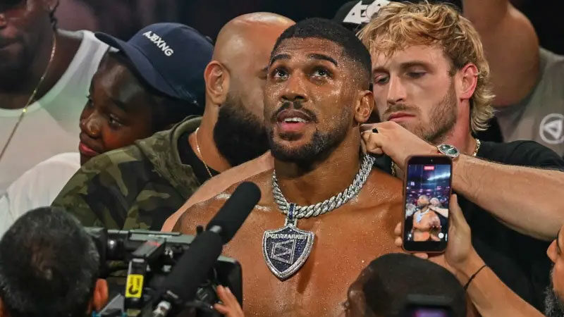 Şampiyon boksör ölümden döndü Eski dünya ağır sıklet boks şampiyonu Anthony Joshua, Nijerya’da trafik