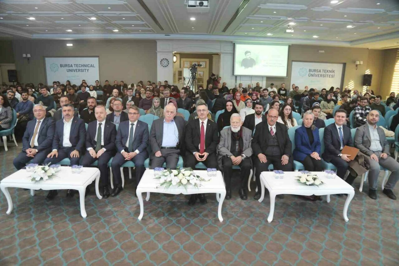 BTÜ’de yapay zeka sempozyumu: “Gelişen yapay zeka değil insan zekasıdır” BTÜ’de yapay zeka sempozyumu: “Gelişen yapay zeka değil insan zekasıdır”