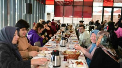 Bursa Osmangazi’de engelli bireyler ve aileleri kahvaltıda buluştu