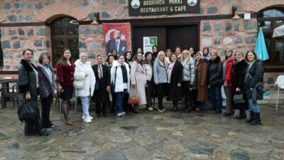 Bursa Osmangazili kadınlar kültür turlarıyla moral depoluyor