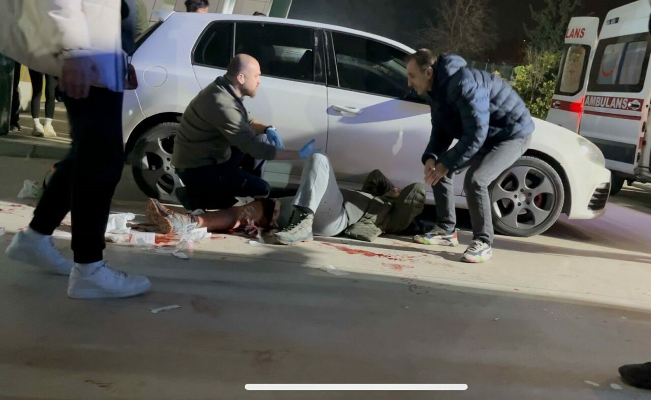 Bursa Tofaş Spor Salonu’nda dehşet! Bıçaklar çekildi… Bursa Tofaş Spor Salonu’nda dehşet! Bıçaklar çekildi…