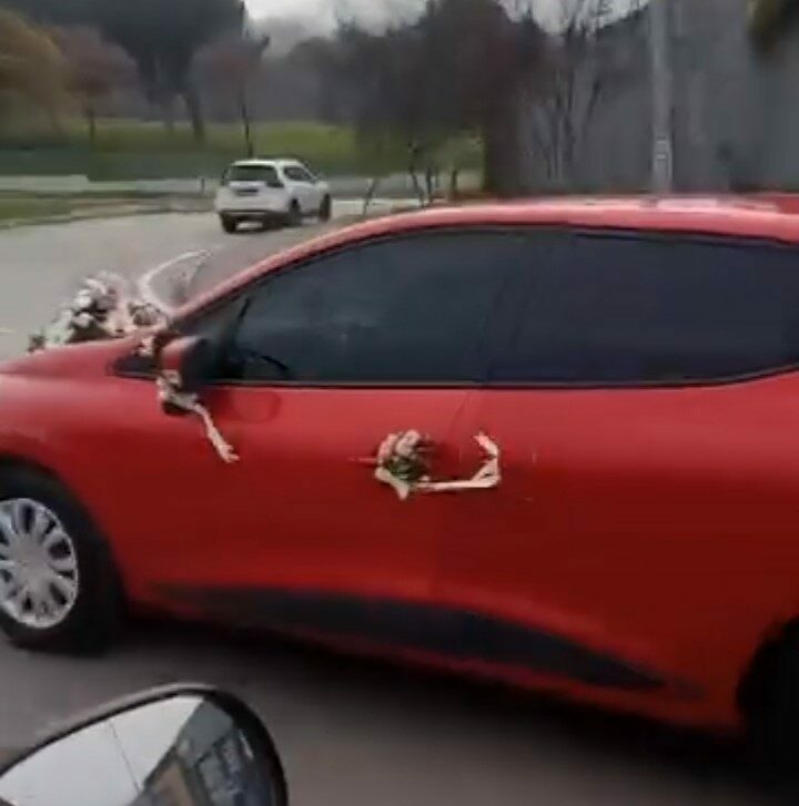 Bursa trafiğinde ilginç görüntü: Gören herkesi güldürdü… Bursa trafiğinde ilginç görüntü: Gören herkesi güldürdü…