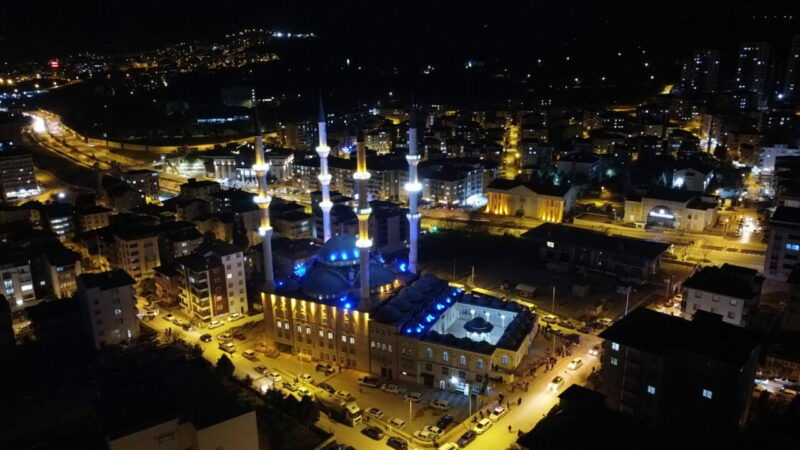 Bursa, Balıkesir, Eskişehir, Çanakkale, Kütahya ve Bilecik'teki camilerde Regaip Kandili,