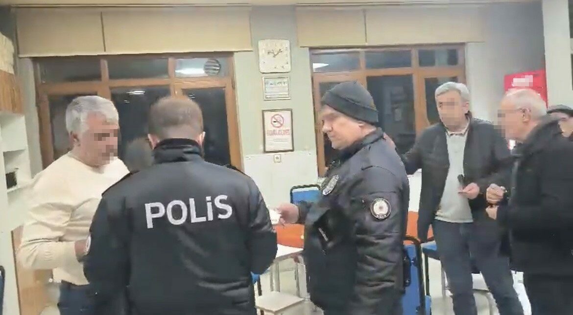 Bursa’da 300 polisle uygulama: Mekanlar denetlendi, kumar masaları çökertildi